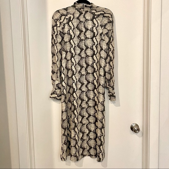 New Monki Midi Grey Dress size S loose - Picture 6 of 7